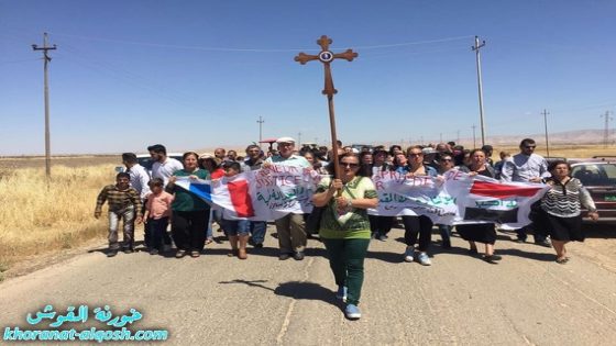 مسيحيو سهل نينوى يقطعون مسافة 14 كلم سيراً على الاقدام في مسيرة للسلام