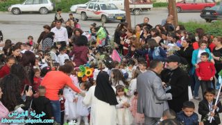 بالصور … بملابسهم الزاهية، اطفال الروضة يحتفلون بعيد السعانين في القوش 2015