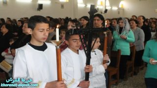 بالصور … مراسيم الجمعة الثانية من درب الصليب في كنيسة مار قرداغ في القوش 2015