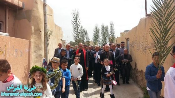 رغم كتابات داعش و الدمار الحاصل فيها … بلدة باطنايا تحتفل بعيد السعانين كأول مناسبة دينية