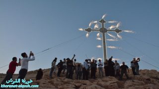 بالصور … اهالي بلدة القوش المسيحية شمال نينوى يحتفلون بعيد الصليب المقدس