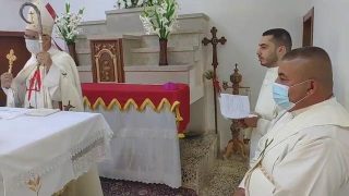 فيديو – كنيسة القوش تحتفل بمراسيم التناول الاول – الوجبة الثالثة 2020