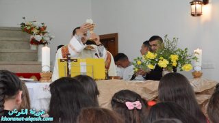 طلاب المدارس يحتفلون بعيد القيامة في قداس الهي عشية ليلة العيد في القوش