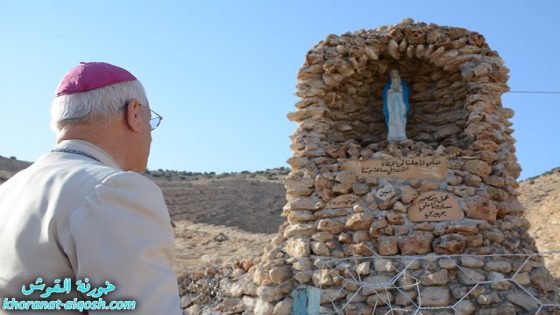 اسقف القوش يقدس تمثال العذراء مريم في جبل القوش