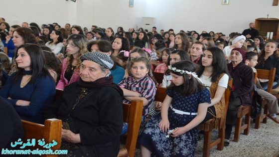 طلاب المدارس يحتفلون بعيد القيامة في قداس الهي عشية ليلة العيد في القوش