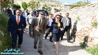 وفد امريكي رفيع المستوى يزور بلدة القوش ويقدم 500 الف دولار لترميم قبر النبي ناحوم