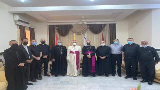وفد من أبرشية القوش يزور أسقف أبرشية زاخو لتقديم التهاني