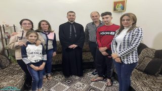 اللجنة الرعوية تواصل زيارة العوائل في بلدة القوش