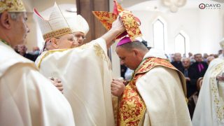 مبارك رسامة الاسقف المعاون لأبرشية القوش مار بولس ثابت مكو