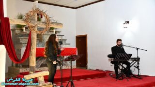 “عند أقدام الصليب”… ترانيم وتأملات في درب الفداء في كنيسة القوش