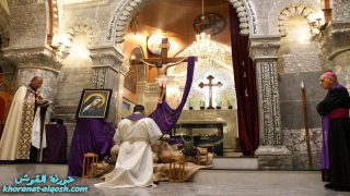 كنيسة القوش ترتل للحزن، المسيح يُوارى القبر في جمعة الآلام في طقوس مؤثرة