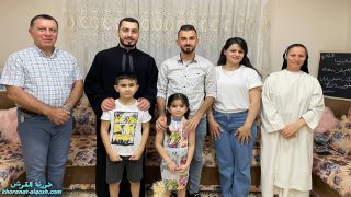 اللجنة الرعوية لكنيسة القوش تواصل زياراتها لعوائل البلدة