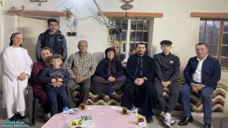 اللجنة الرعوية التابعة لكنيسة القوش تواصل زياراتها لأهالي البلدة