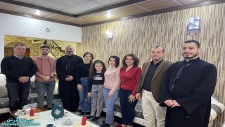 ضمن زياراتها الاسبوعية، تواصل اللجنة الرعوية زيارة اهالي القوش