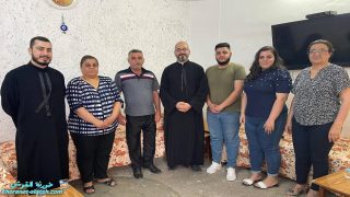 اللجنة الرعوية تـواصل زياراتها لعوائل بلدة القوش