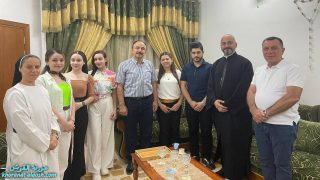 اللجنة الرعوية لكنيسة القوش تواصل زياراتها لعوائل البلدة