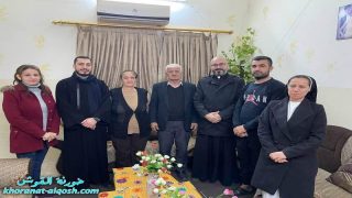 اللجنة الرعوية لكنيسة القوش تواصل زيارتها لعوائل البلدة