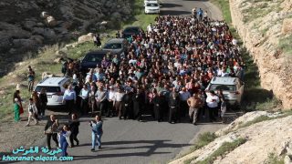 مؤمنو ألقوش يحيون درب الصليب في مسيرة إيمانية من بوابة دير الربان هرمزد وصولاً إلى دير السيدة