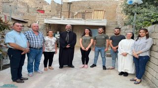 بالصور … استمرار الزيارات الرعوية لأهالي القوش