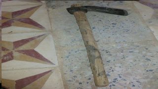 خصينا (الفأس)